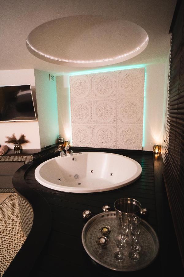 Apartments With Jaccuzi Аеропорт Вільнюс Екстер'єр фото