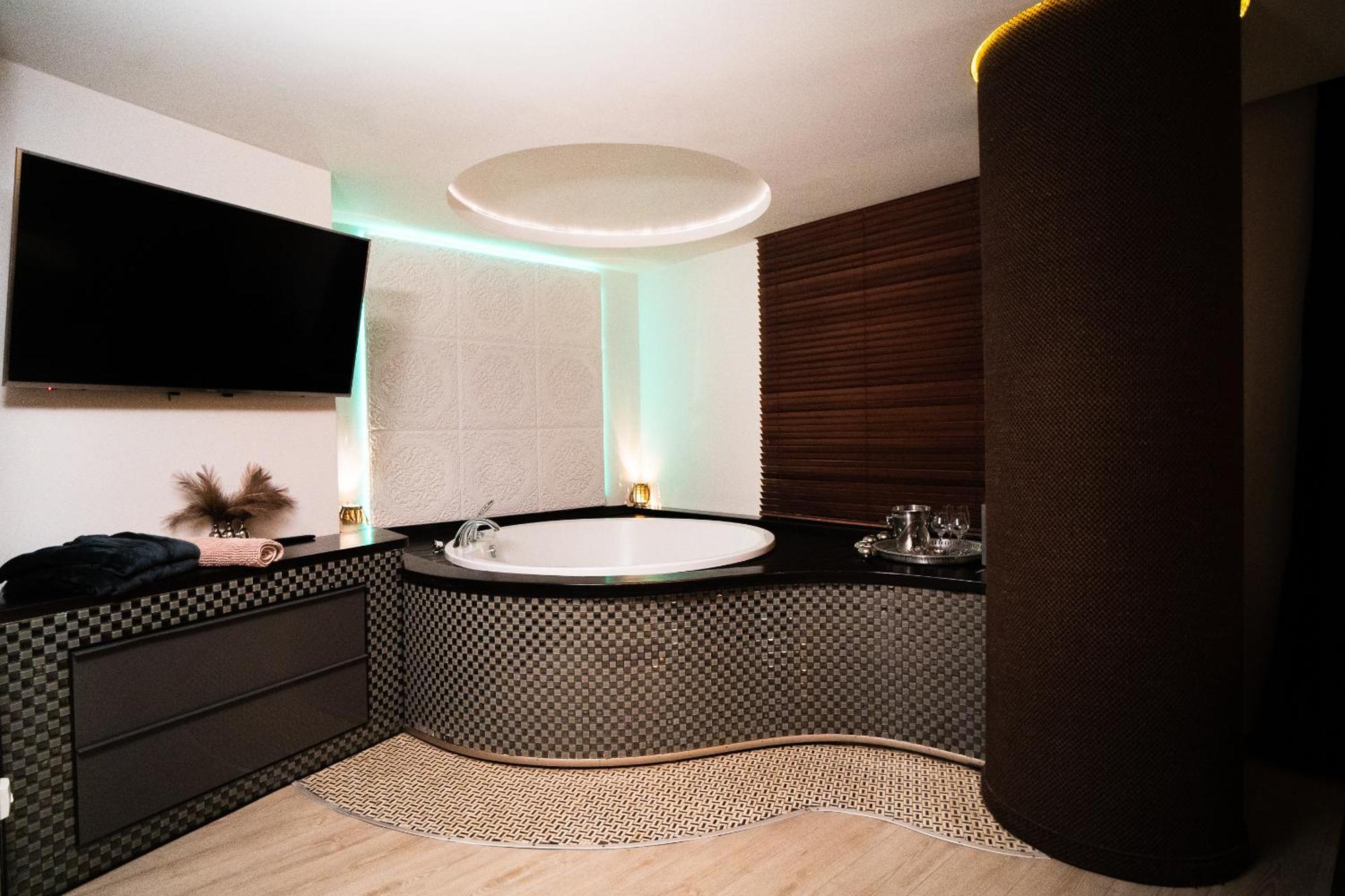 Apartments With Jaccuzi Аеропорт Вільнюс Екстер'єр фото